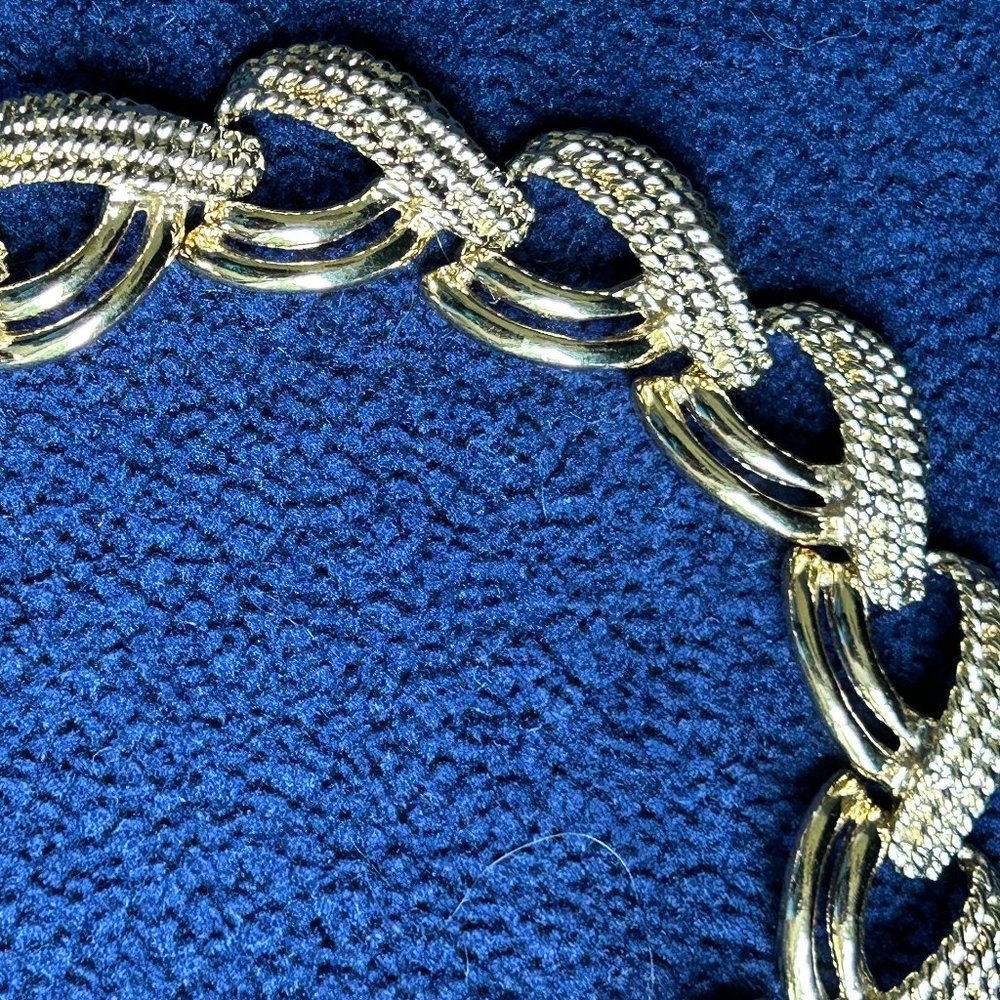 Vintage Napier Gold Tone Large Chain Link Bracelet - Picture 4 of 6
